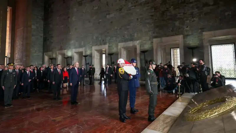 Devlet Yetkilileri Anıtkabir'de, Unutulmaz Bir Anma Töreni Gerçekleştirildi