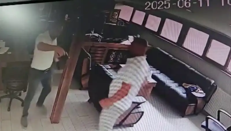 Alacak Verecek Tartışması: Kalfa İş İnsanını Hayatından Etti!