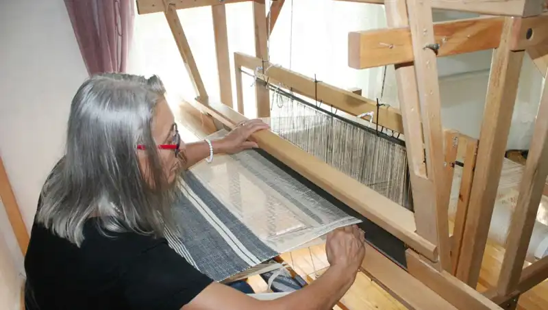 Eski Giysilerin İplerinden Hayal Gücünü Saran Harika Eşyalar