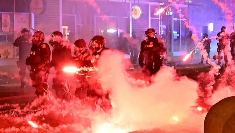 Los Angeles'taki Protestolar: ABD'yi Saran İsyanın Sebepleri ve Etkileri