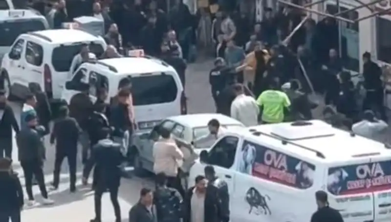 Erciş'te Taşlı Sopalı Kavga: 7 Gözaltı, Güvenlik Önlemleri Artırıldı