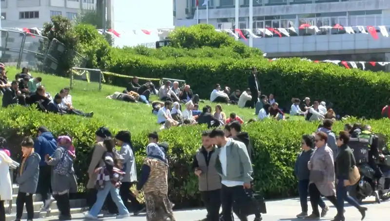 Taksim'de Deprem Yoğunluğu: İstanbul'un Kalbinde Neler Oluyor?