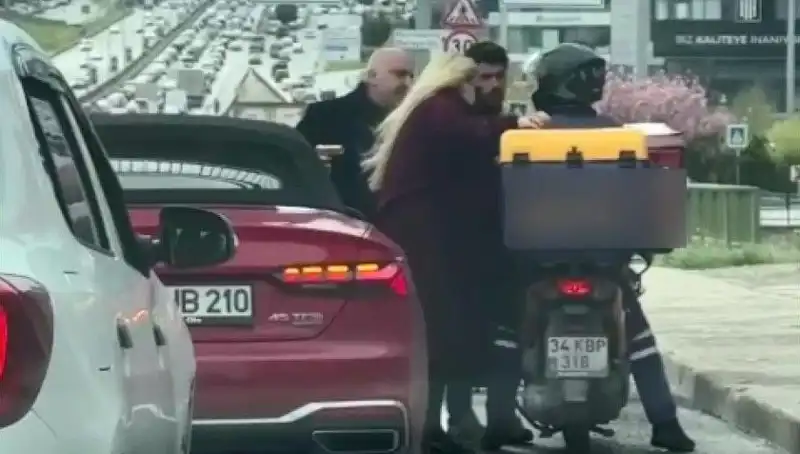 D-100'de Korkunç Olay: Motokurye ile Tartışan Şahıs Silah Çekti