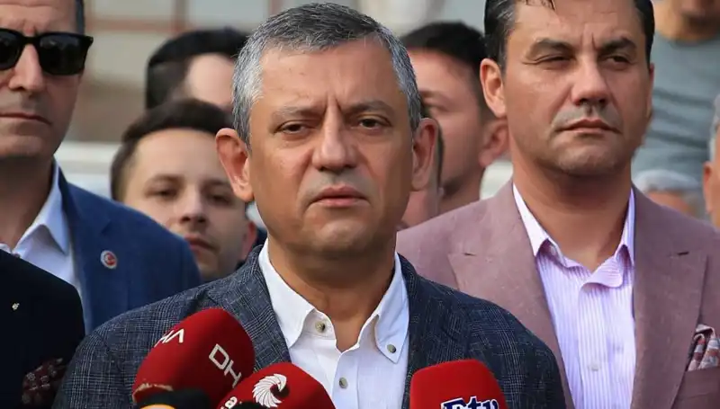 Özgür Özel: "Bu Bayram Bize Bayram Gibi Gelmedi!" İfadeleri Neyi İşaret Ediyor?
