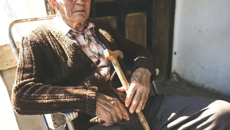 Yalnızlık ve İlgi Eksikliği 100 Yaşındaki Bireylerde Depresyon ve Alzheimer Riski Artırıyor