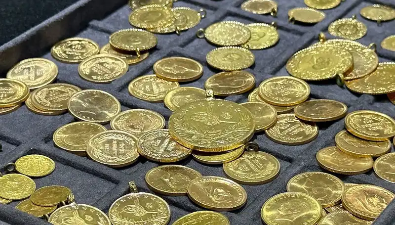 Altın Fiyatları Hafta Sonu Yükseliyor Mu? Yatırımcılar Ne Yapmalı?