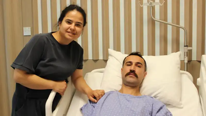 32 Yaşında Mide Kanaması Zannıyla Gitti, Kalın Bağırsak Kanseri Teşhisi Aldı!