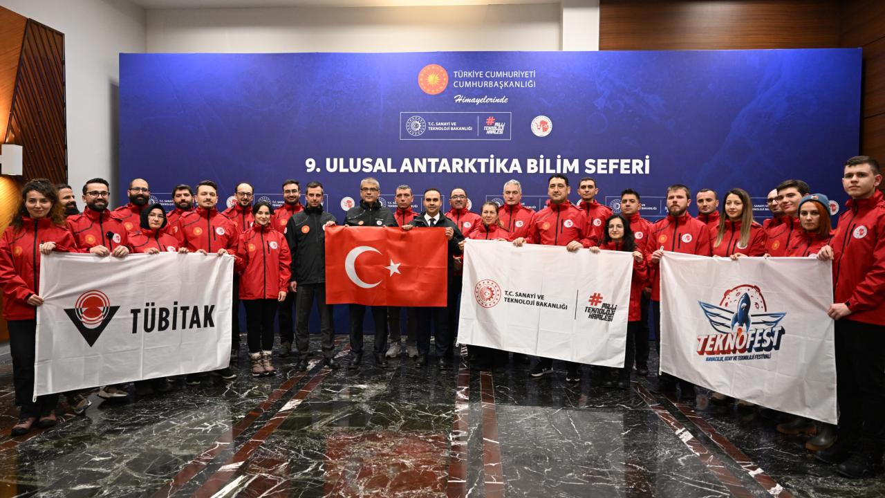 Türk Bilim İnsanları Antarktika'ya Doğru Yola Çıktı