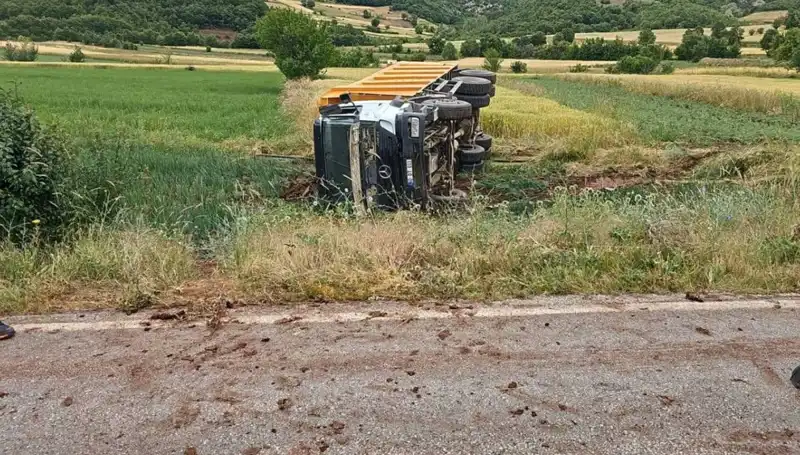 Tokat’ta Devrilen Kamyon Felaketi: Şoför Hayatını Kaybetti