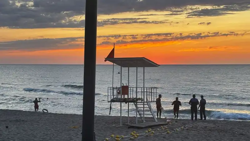 İnkumu Plajı'nda Deniz Akıntısı Paniği: Tatilciler Ne Yapmalı?