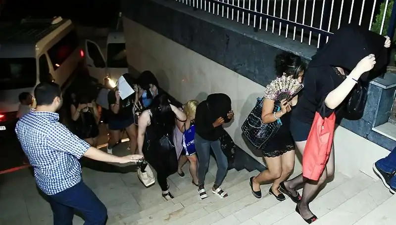 Düzce'de Fuhuş Operasyonunda 5 Zanlı Yakalandı: Detaylar ve Olayın Ardındaki Gerçekler