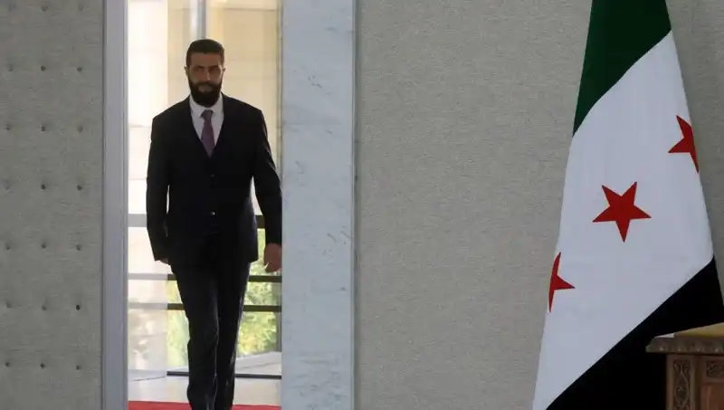 Paris’te Şara-Macron Zirvesi: Fransa, Yeni Suriye İnşasına Desteğini Açıkladı