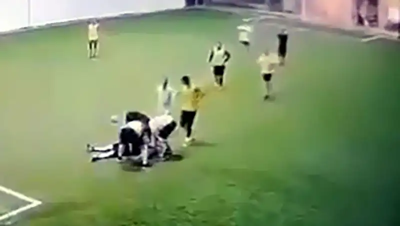 Adana'da Halı Sahada Üzücü Olay: 3 Çocuk Babası Aniden Hayatını Kaybetti