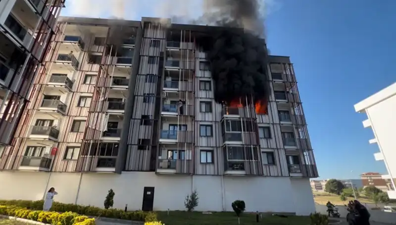 Çanakkale'de Geceyi Karanlığa Saran Korkunç Yangın Olayı