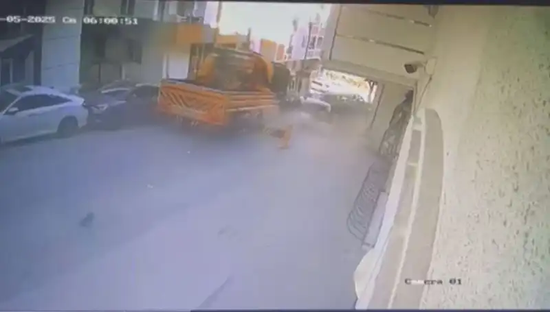 Kontrolden Çıkan Vinç, 23 Aracın Üzerine Çarparak Durdu!