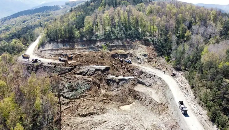 Kastamonu-Çatalzeytin Yolunda Heyelan: Trafik Durma Noktasına Geldi