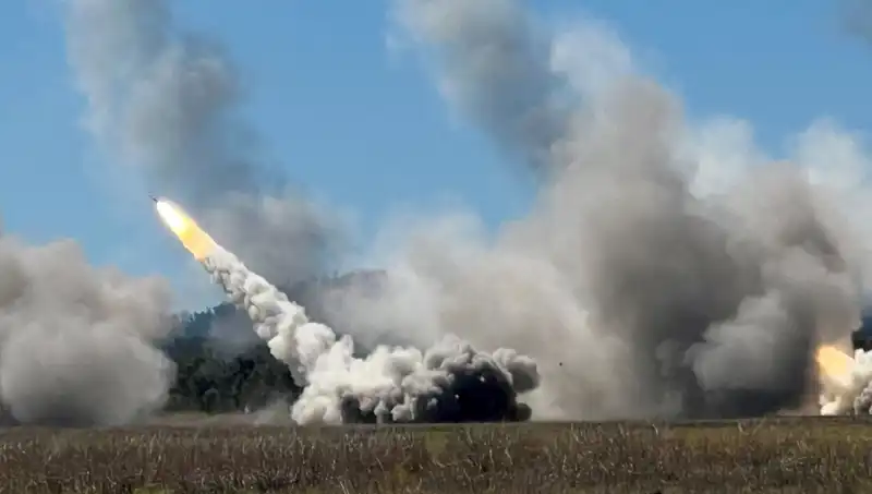 Avustralya'nın En Büyük Askeri Tatbikatında Tarihi An: HIMARS Atışı Gerçekleştirildi