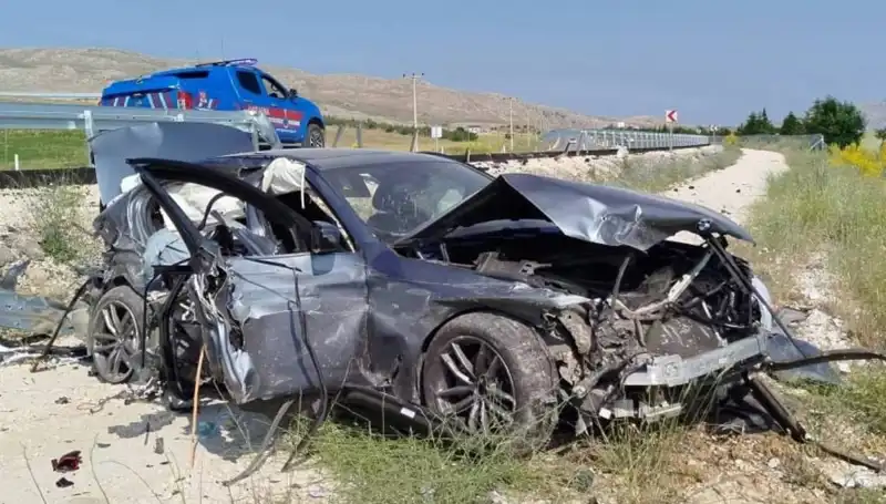 Sivas'ta İki Farklı Trafik Kazasında 9 Kişi Yaralandı!