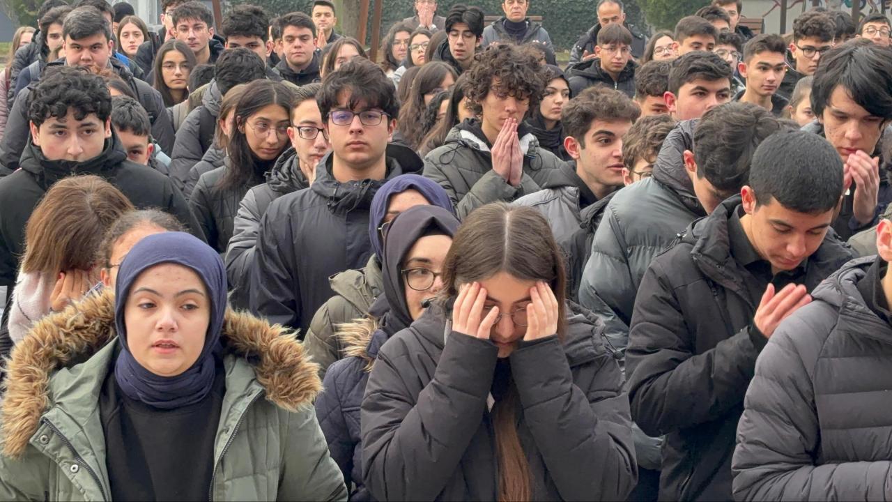 Okulda Yangın Faciasında Hayatını Kaybeden Öğrenciler Unutulmadı