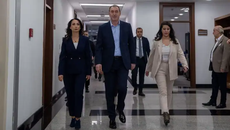 DEM Parti Heyeti Siyasi Parti Turu ile Stratejik Görüşmelere Hazırlanıyor