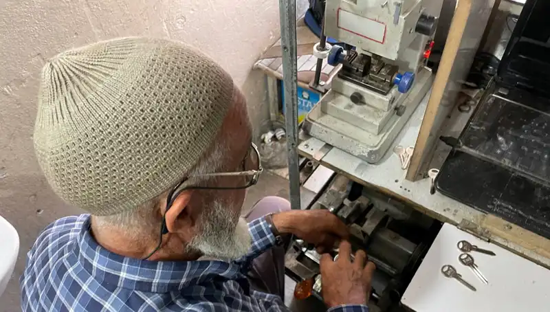 28 Yılda 4 Metrekarelik Dükkanında Şahane Bir Hikaye Yaratıyor