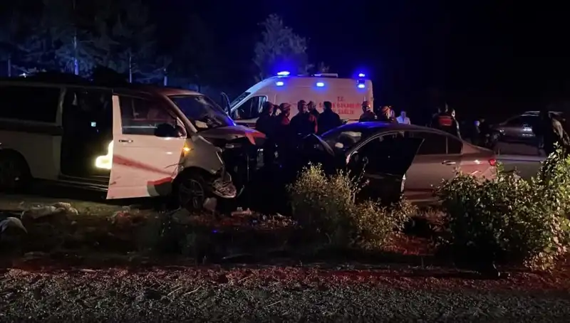 Ters Yön Faciası: Kafa Kafaya Çarpışmada Çok Sayıda Ölü ve Yaralı