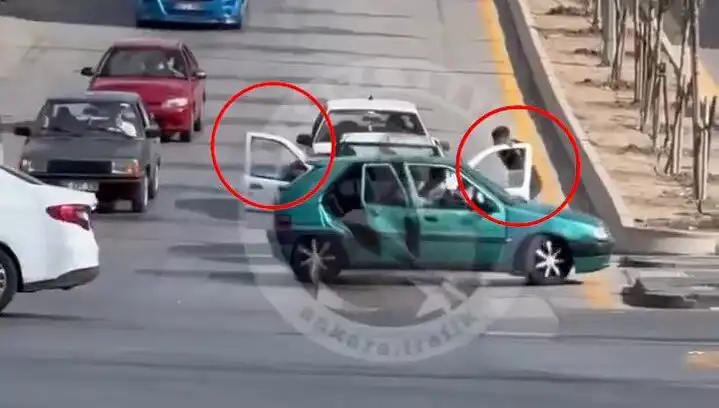Trafikte Bıçak ve Kılıçla Saldırı: Güvenlik Yetkilileri Harekete Geçti