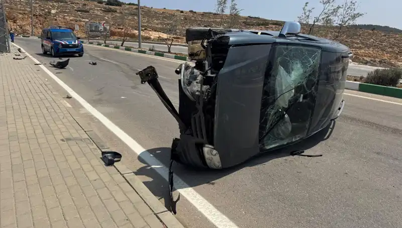 Kilis'te Ticari Araç Devrildi: 4 Kişi Yaralandı, Olay Anında Neler Yaşandı?