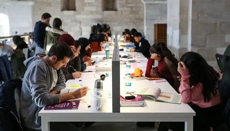 Üniversitelerin 2024-2025 Eğitim Öğretim Yılı Başlangıç Tarihleri Açıklandı
