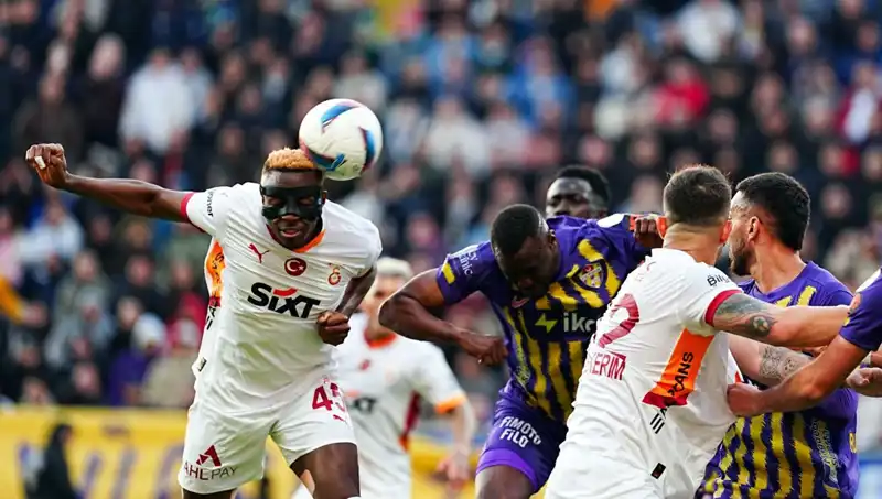 Galatasaray'ın Yıldızı: "Adam Oynamıyor, Resital Yapıyor!"