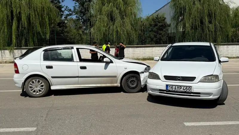 İki Araç Çarpıştı: Kaza Sonrası Yaralıların Durumu Ciddiyetini Koruyor