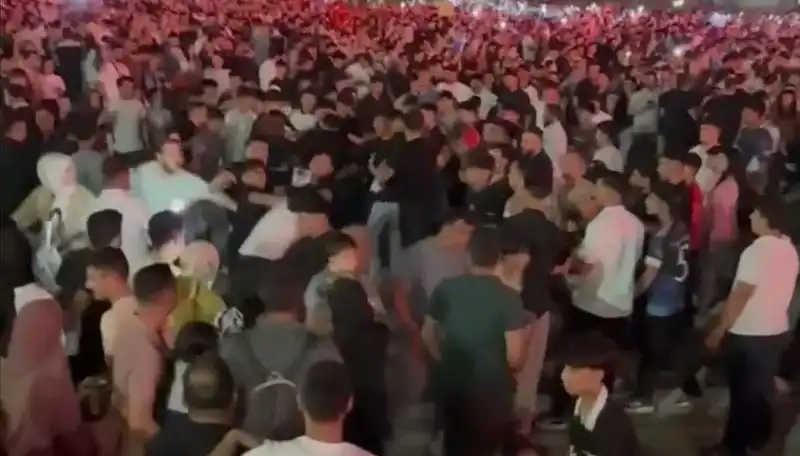 Son Dakika! Konserde Bıçaklı Kavga: Üç Kişi Yaralandı