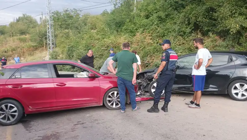 Karamürsel'de Trafik Kazası: 4 Yaralının Hayati Durumu Kritik